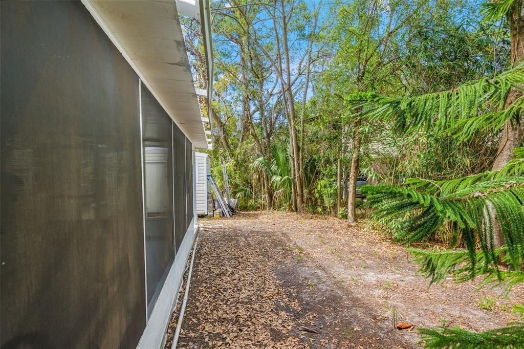 For Sale: $194,900 (2 beds, 1 baths, 864 Square Feet)