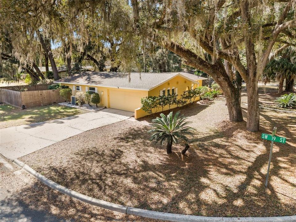 Active With Contract: $354,900 (3 beds, 2 baths, 1632 Square Feet)