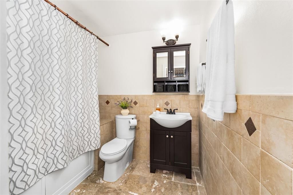 Active With Contract: $354,900 (3 beds, 2 baths, 1632 Square Feet)