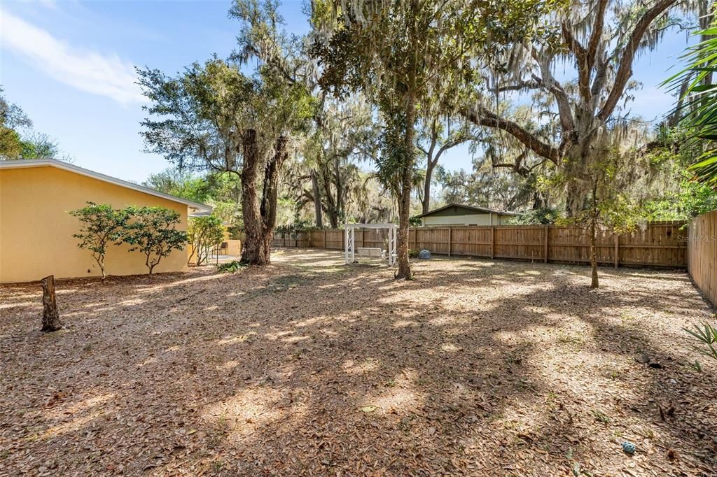 Active With Contract: $354,900 (3 beds, 2 baths, 1632 Square Feet)
