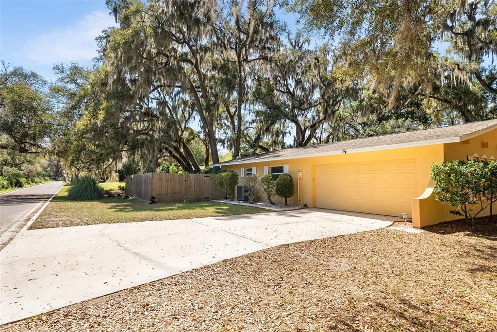 Active With Contract: $354,900 (3 beds, 2 baths, 1632 Square Feet)