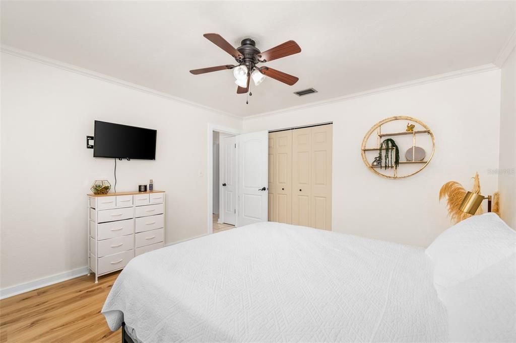 Active With Contract: $354,900 (3 beds, 2 baths, 1632 Square Feet)