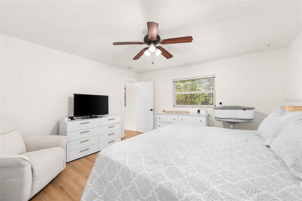 Active With Contract: $354,900 (3 beds, 2 baths, 1632 Square Feet)