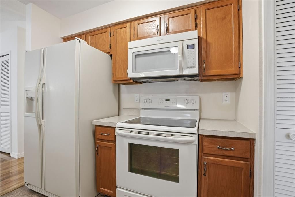 Activo con contrato: $370,000 (3 camas, 2 baños, 1918 Pies cuadrados)