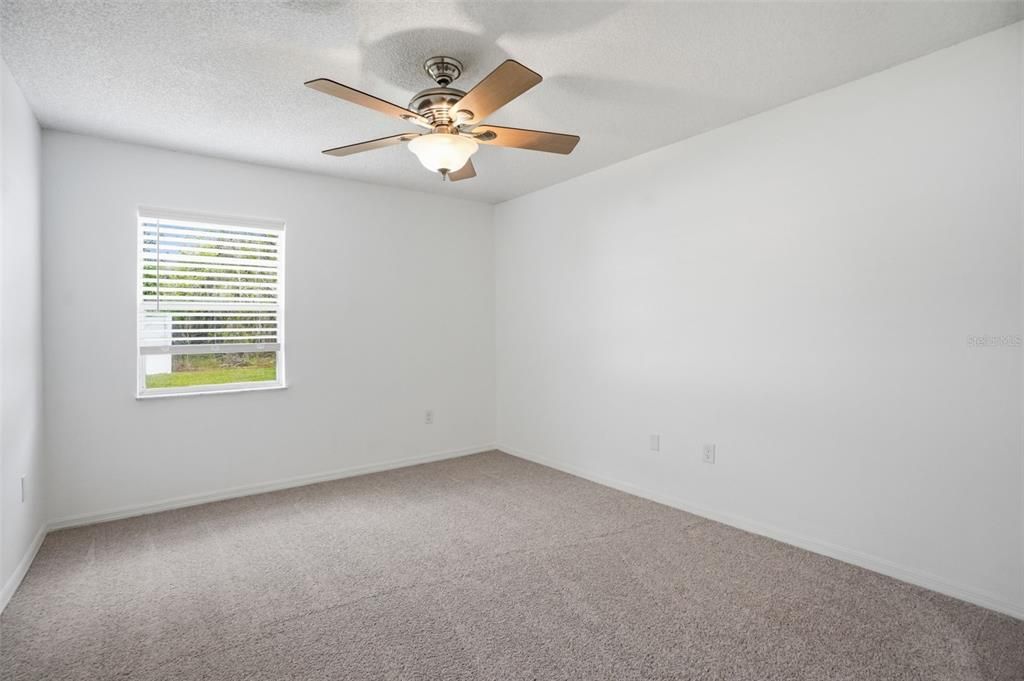 Activo con contrato: $370,000 (3 camas, 2 baños, 1918 Pies cuadrados)