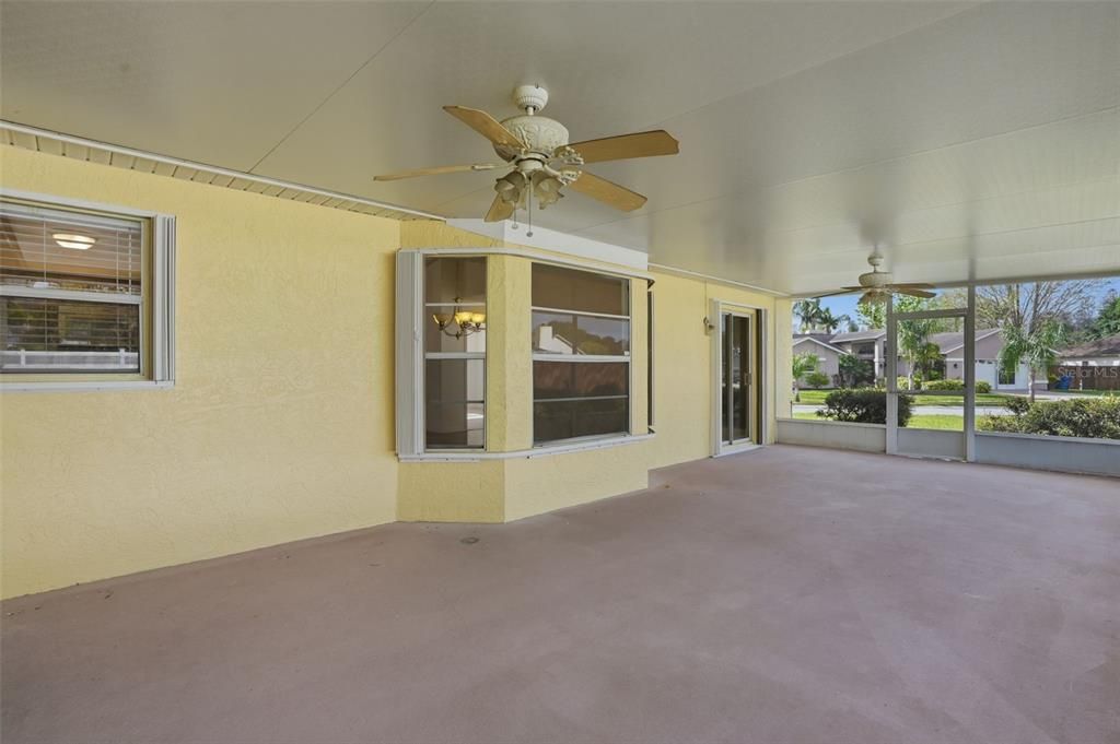 Activo con contrato: $370,000 (3 camas, 2 baños, 1918 Pies cuadrados)