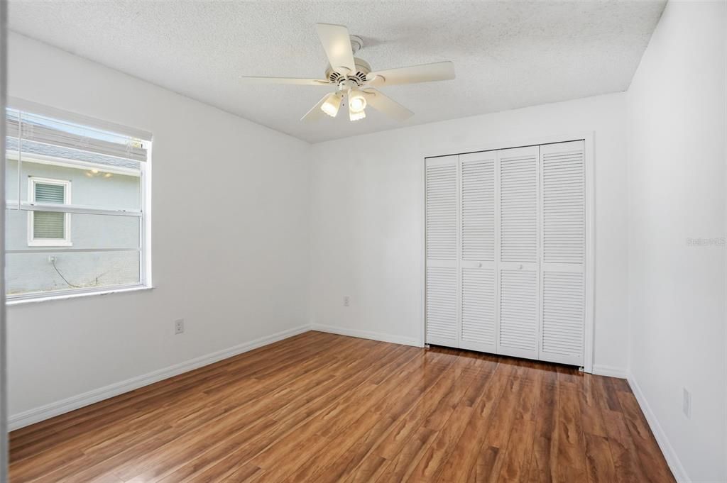 Activo con contrato: $370,000 (3 camas, 2 baños, 1918 Pies cuadrados)