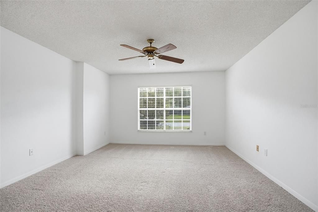Activo con contrato: $370,000 (3 camas, 2 baños, 1918 Pies cuadrados)