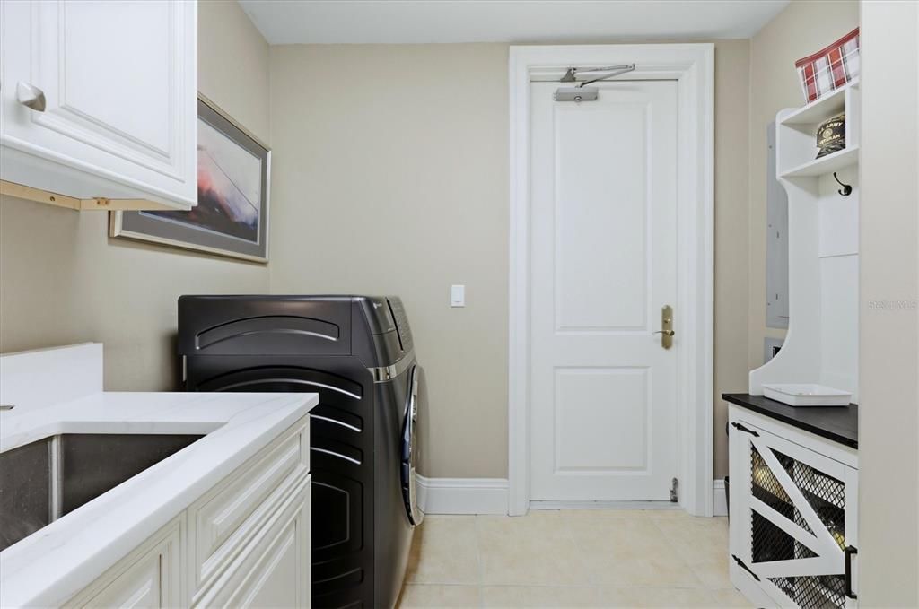 For Sale: $689,000 (2 beds, 2 baths, 2051 Square Feet)