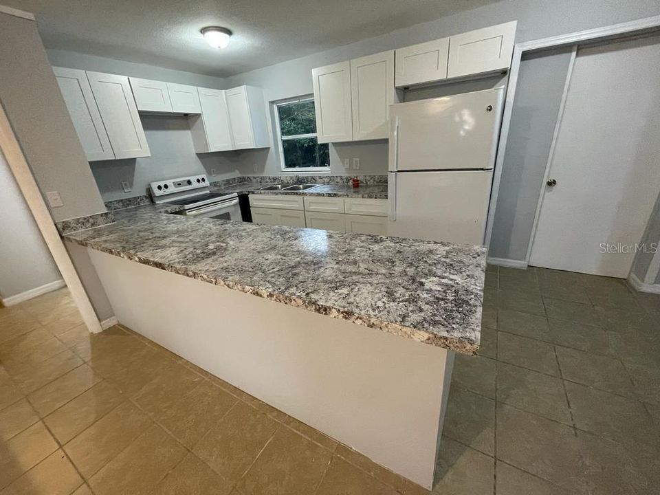 На продажу: $234,900 (3 спален, 2 ванн, 1036 Квадратных фут)