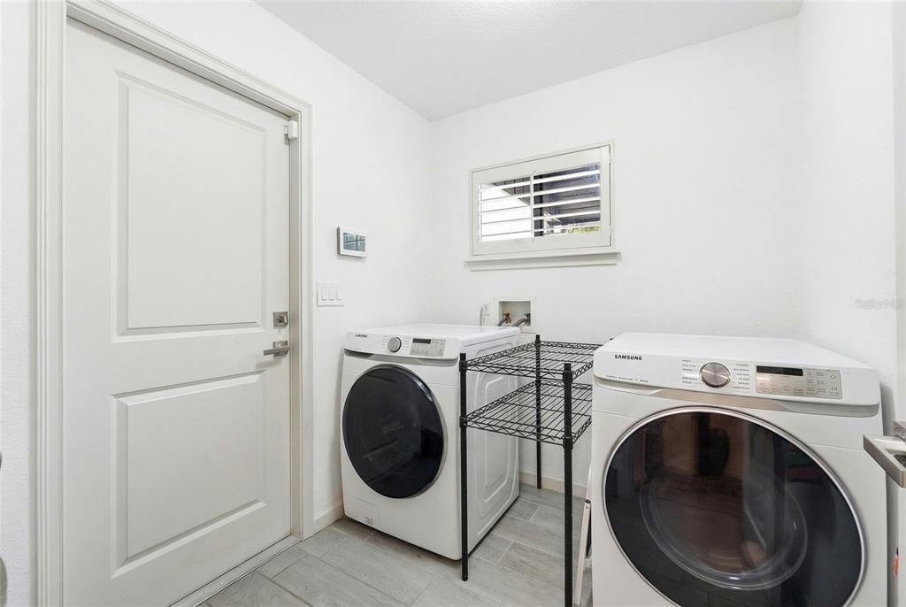 En Venta: $799,000 (4 camas, 3 baños, 3757 Pies cuadrados)