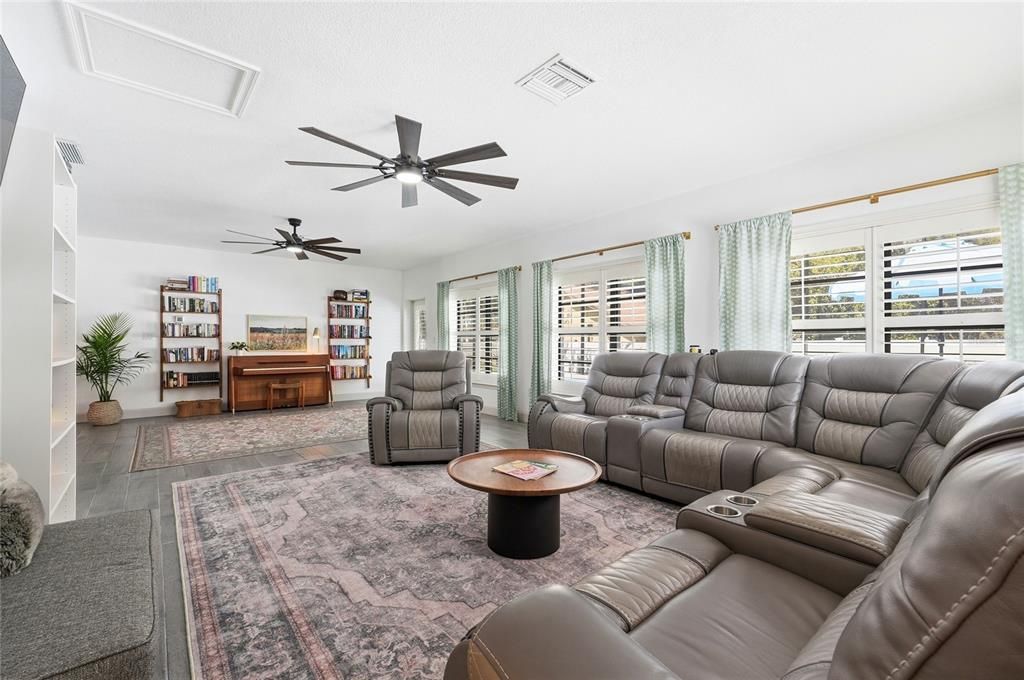 En Venta: $799,000 (4 camas, 3 baños, 3757 Pies cuadrados)