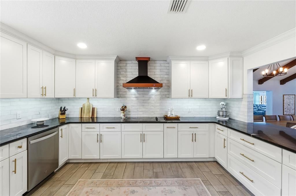En Venta: $799,000 (4 camas, 3 baños, 3757 Pies cuadrados)
