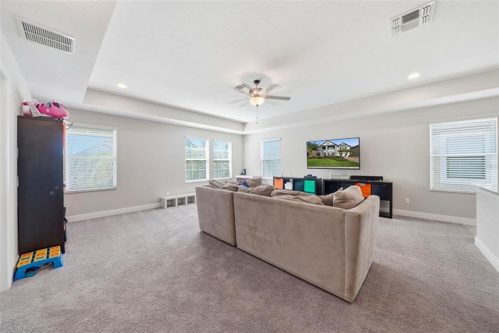 Activo con contrato: $699,000 (5 camas, 4 baños, 4953 Pies cuadrados)