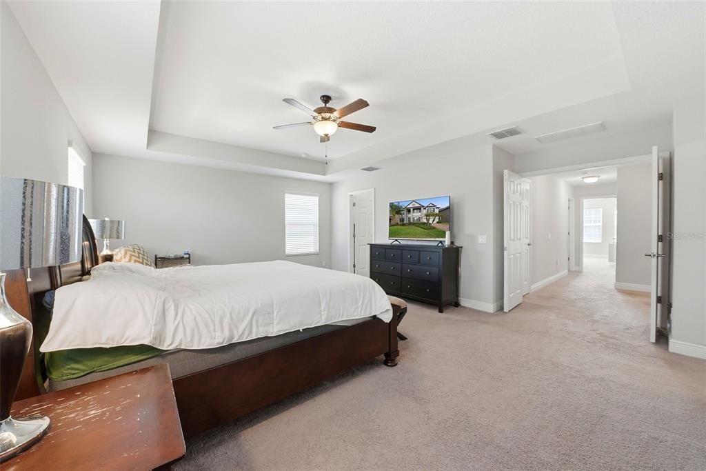 Activo con contrato: $699,000 (5 camas, 4 baños, 4953 Pies cuadrados)