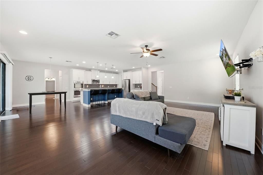 Activo con contrato: $699,000 (5 camas, 4 baños, 4953 Pies cuadrados)