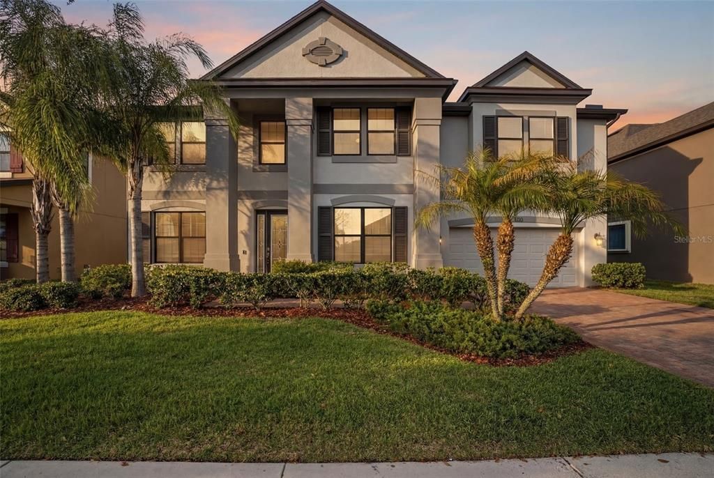 Activo con contrato: $699,000 (5 camas, 4 baños, 4953 Pies cuadrados)