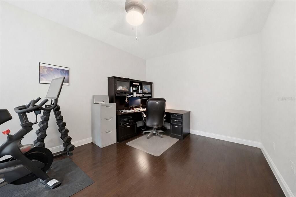 Activo con contrato: $699,000 (5 camas, 4 baños, 4953 Pies cuadrados)