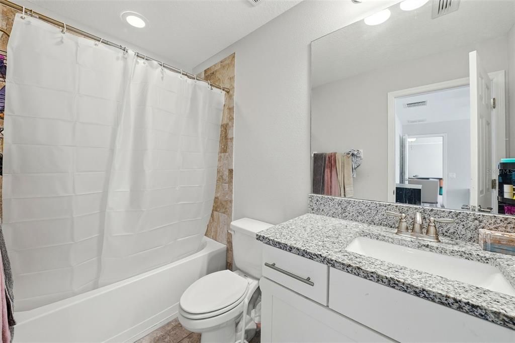 Activo con contrato: $699,000 (5 camas, 4 baños, 4953 Pies cuadrados)