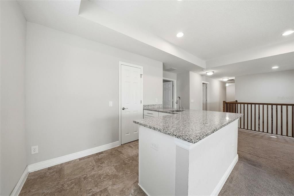 Activo con contrato: $699,000 (5 camas, 4 baños, 4953 Pies cuadrados)
