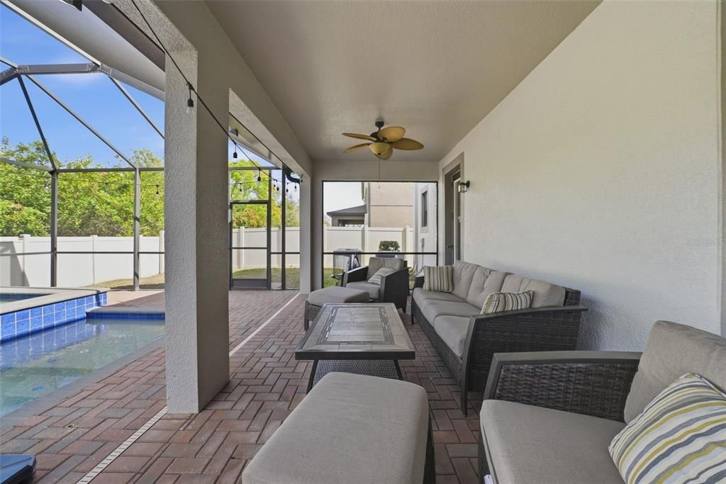 Activo con contrato: $699,000 (5 camas, 4 baños, 4953 Pies cuadrados)