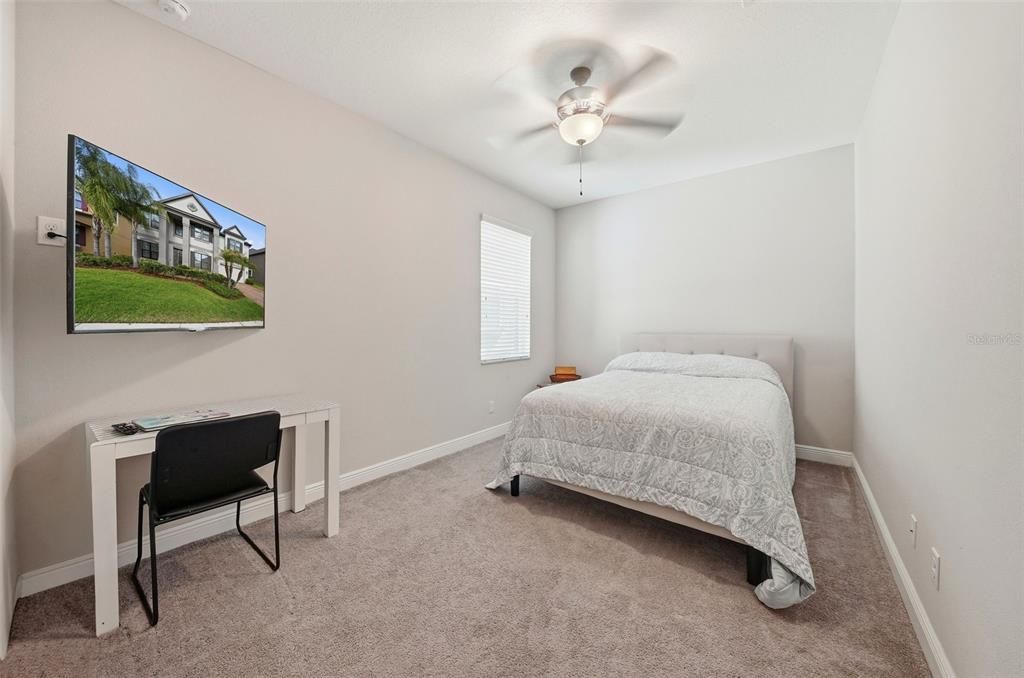 Activo con contrato: $699,000 (5 camas, 4 baños, 4953 Pies cuadrados)