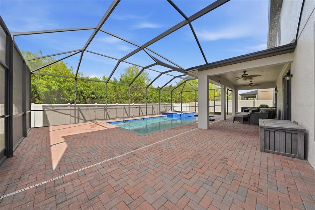 Activo con contrato: $699,000 (5 camas, 4 baños, 4953 Pies cuadrados)