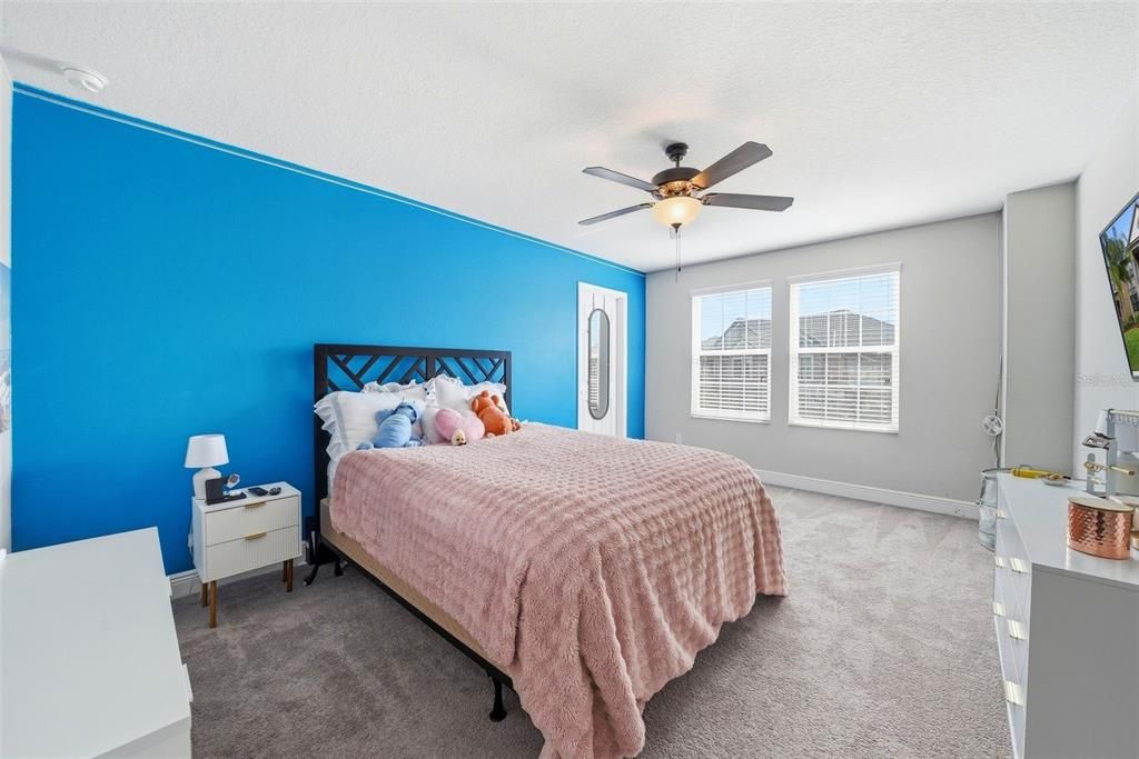 Activo con contrato: $699,000 (5 camas, 4 baños, 4953 Pies cuadrados)