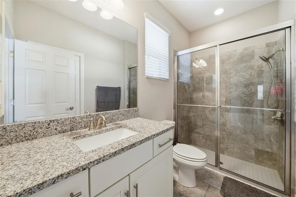 Activo con contrato: $699,000 (5 camas, 4 baños, 4953 Pies cuadrados)