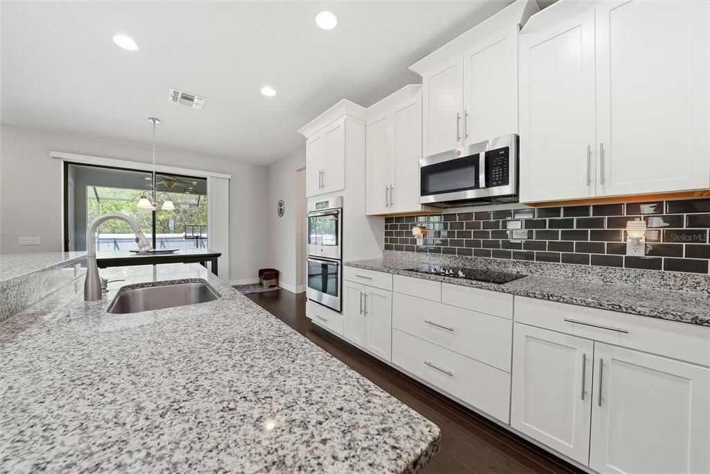 Activo con contrato: $699,000 (5 camas, 4 baños, 4953 Pies cuadrados)