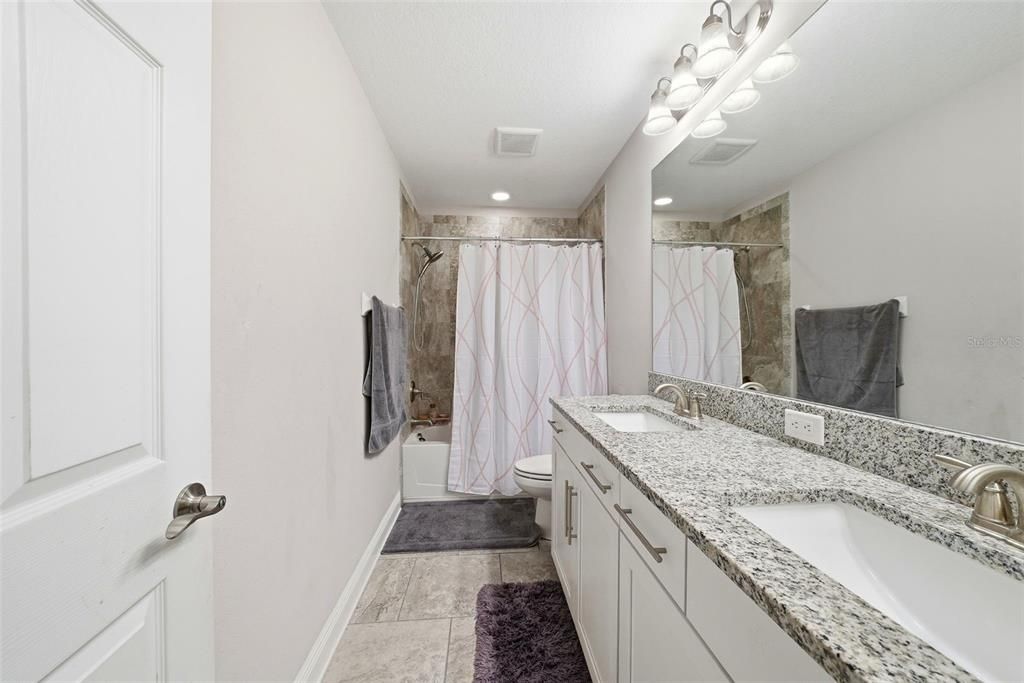 Activo con contrato: $699,000 (5 camas, 4 baños, 4953 Pies cuadrados)