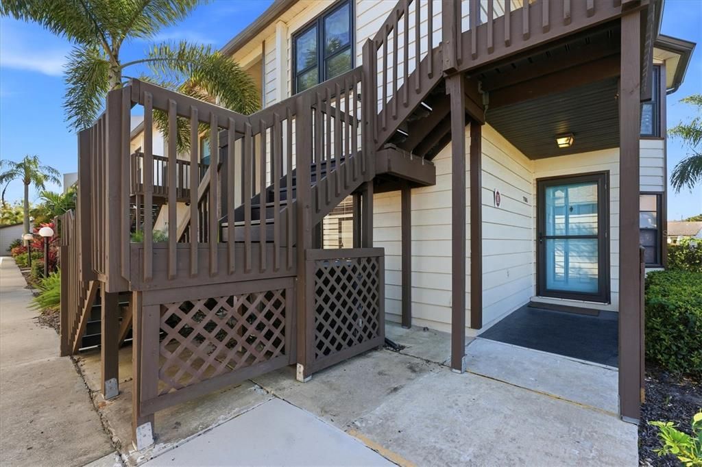 На продажу: $200,000 (2 спален, 2 ванн, 1240 Квадратных фут)