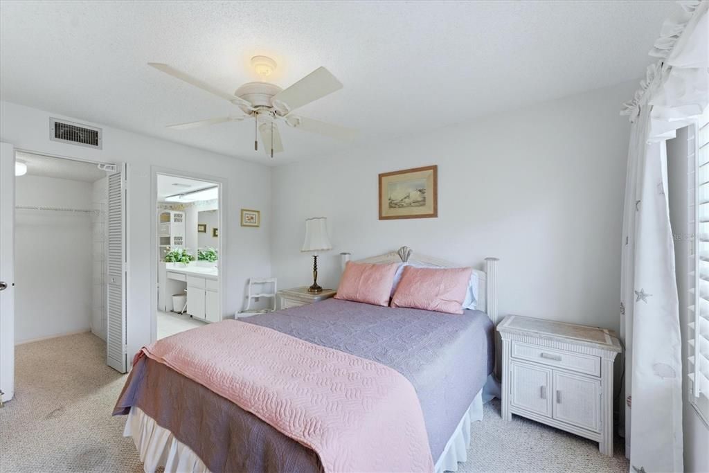 На продажу: $200,000 (2 спален, 2 ванн, 1240 Квадратных фут)