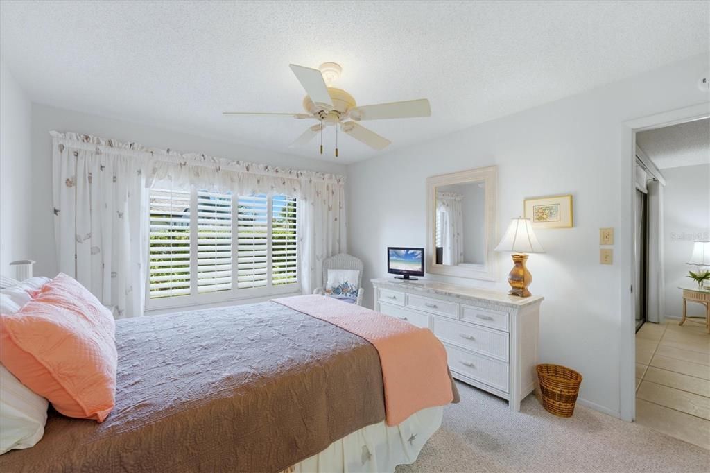 На продажу: $200,000 (2 спален, 2 ванн, 1240 Квадратных фут)