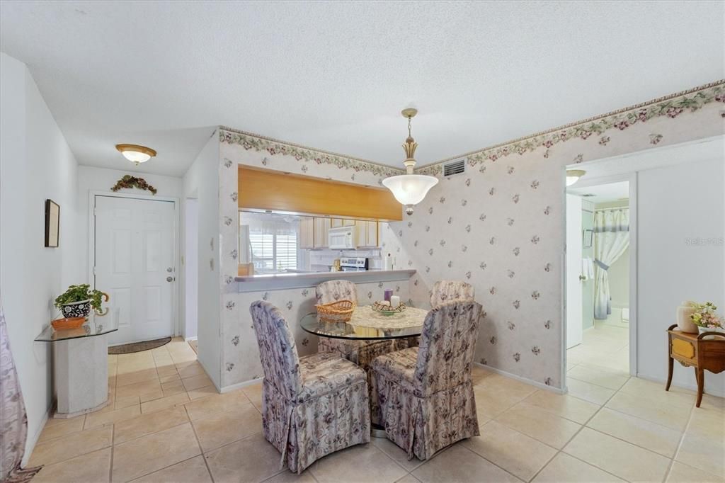 На продажу: $200,000 (2 спален, 2 ванн, 1240 Квадратных фут)