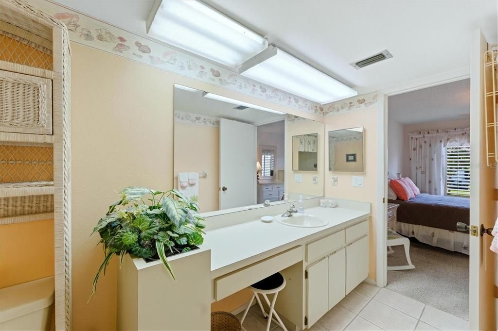 На продажу: $200,000 (2 спален, 2 ванн, 1240 Квадратных фут)