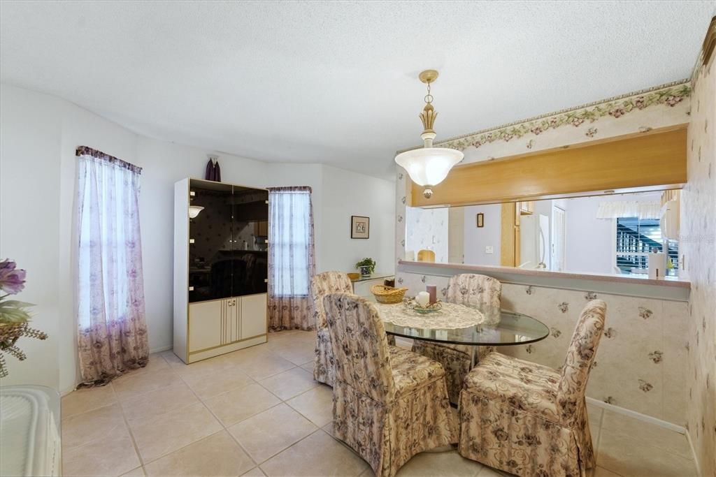 На продажу: $200,000 (2 спален, 2 ванн, 1240 Квадратных фут)