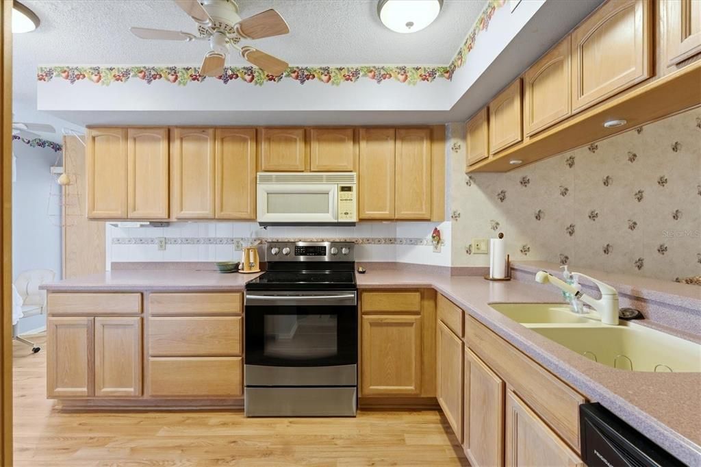 На продажу: $200,000 (2 спален, 2 ванн, 1240 Квадратных фут)