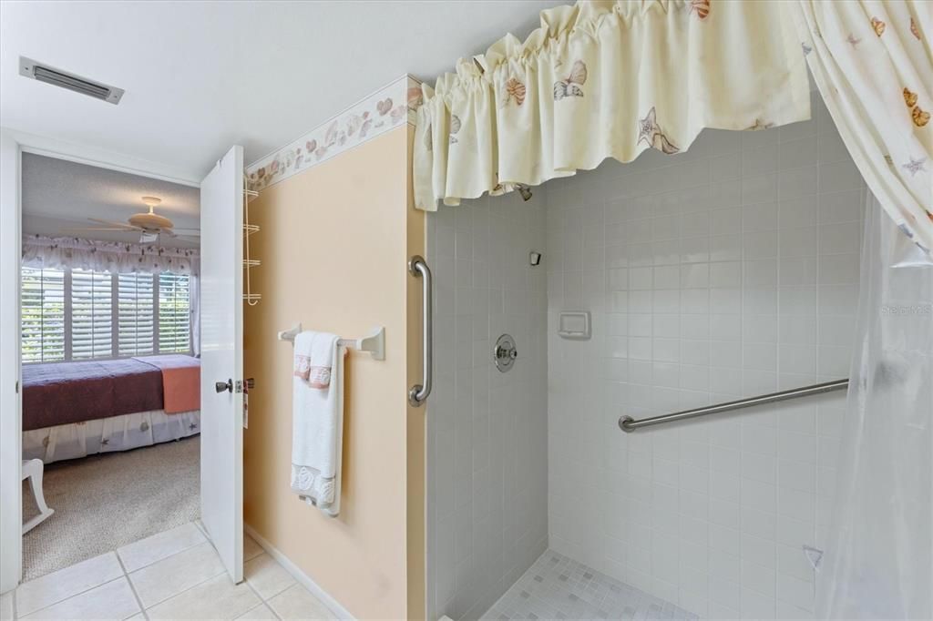 На продажу: $200,000 (2 спален, 2 ванн, 1240 Квадратных фут)