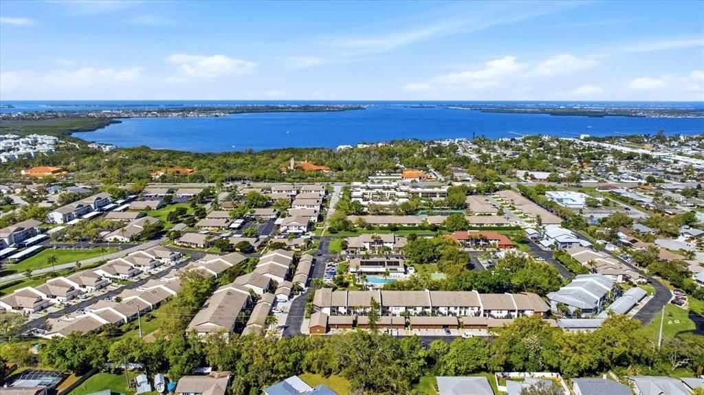 На продажу: $200,000 (2 спален, 2 ванн, 1240 Квадратных фут)