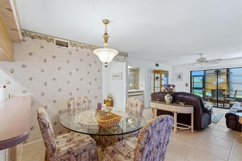 На продажу: $200,000 (2 спален, 2 ванн, 1240 Квадратных фут)