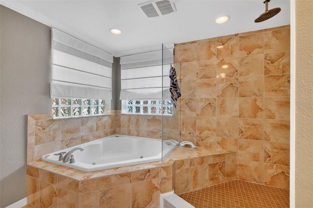 Active With Contract: $499,000 (3 beds, 3 baths, 2584 Square Feet)