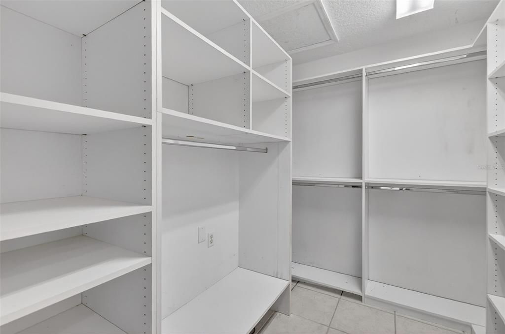 Active With Contract: $499,000 (3 beds, 3 baths, 2584 Square Feet)