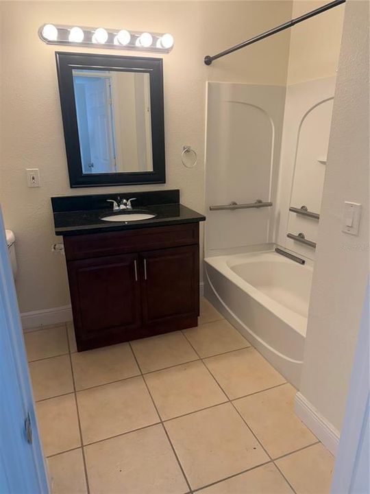 Activo con contrato: $209,900 (3 camas, 2 baños, 1204 Pies cuadrados)
