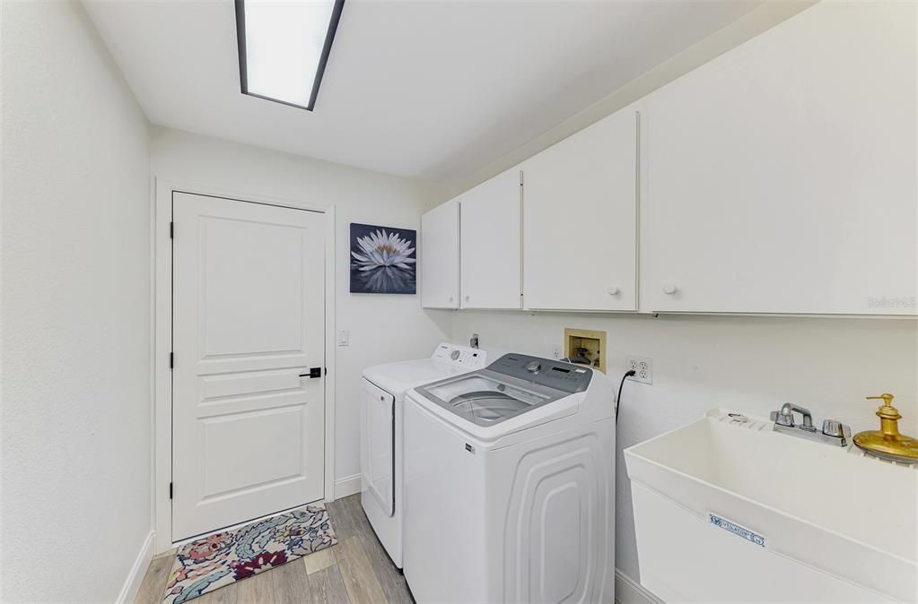 Active With Contract: $480,000 (3 beds, 2 baths, 1796 Square Feet)