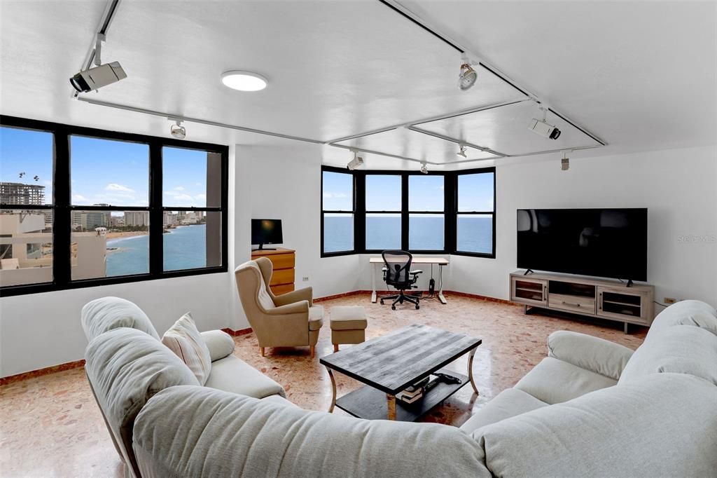 For Sale: $1,500,000 (2 beds, 2 baths, 1700 Square Feet)