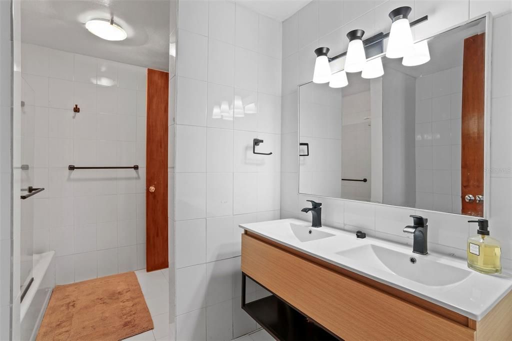 For Sale: $1,500,000 (2 beds, 2 baths, 1700 Square Feet)