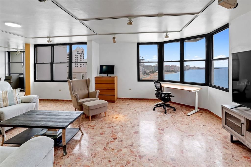 For Sale: $1,500,000 (2 beds, 2 baths, 1700 Square Feet)