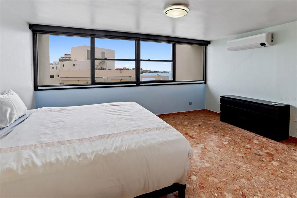 For Sale: $1,500,000 (2 beds, 2 baths, 1700 Square Feet)