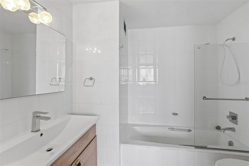 For Sale: $1,500,000 (2 beds, 2 baths, 1700 Square Feet)